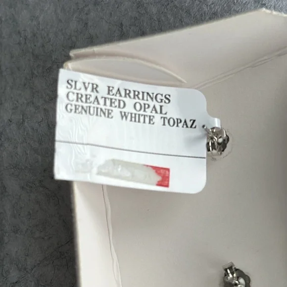 🆕 Elegant Silver Opal Earrings - Picture 3 of 4